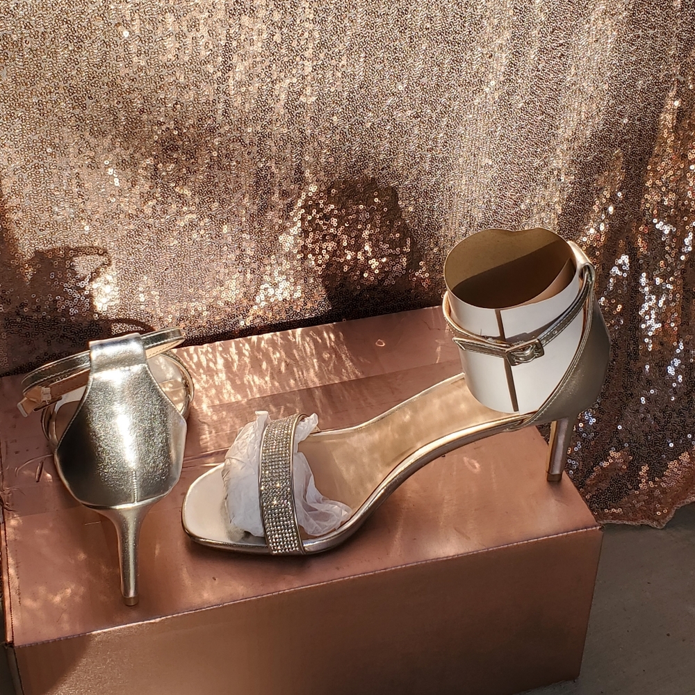 Women's dress shoes